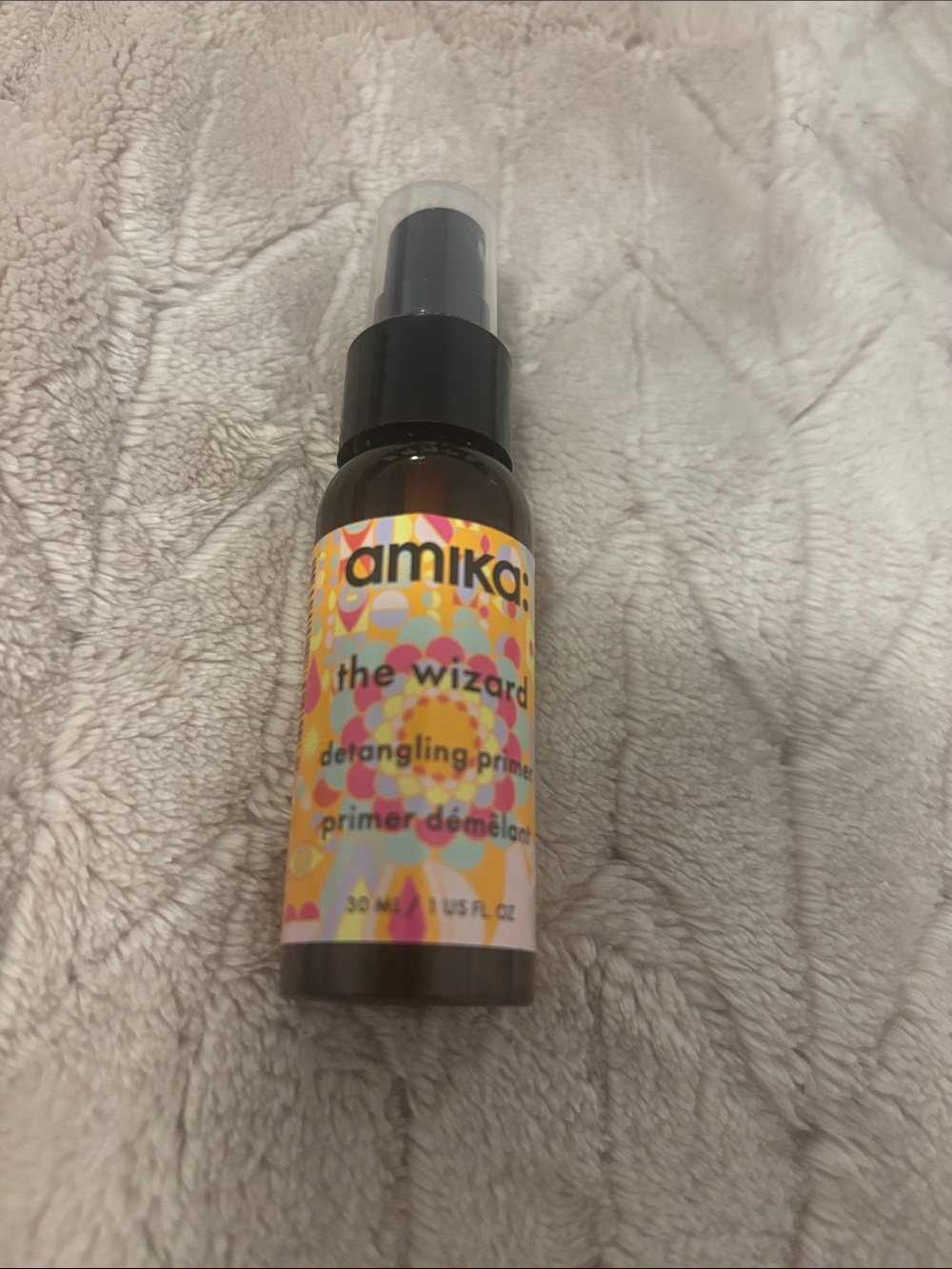 amika The Wizard Detangling Primer - Pink and Yellow Pattern